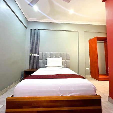 Triple Hill Hotel Weija Buitenkant foto