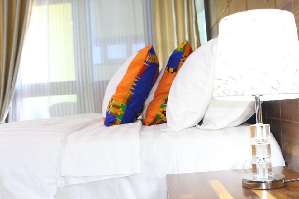 Triple Hill Hotel Weija Buitenkant foto