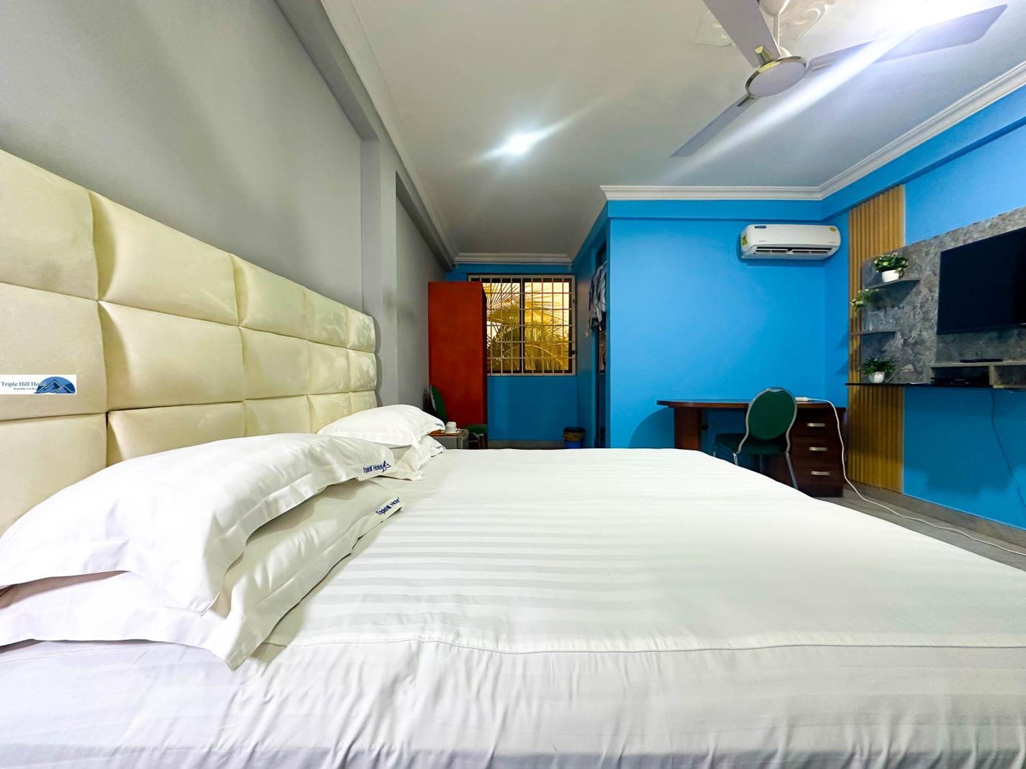 Triple Hill Hotel Weija Buitenkant foto