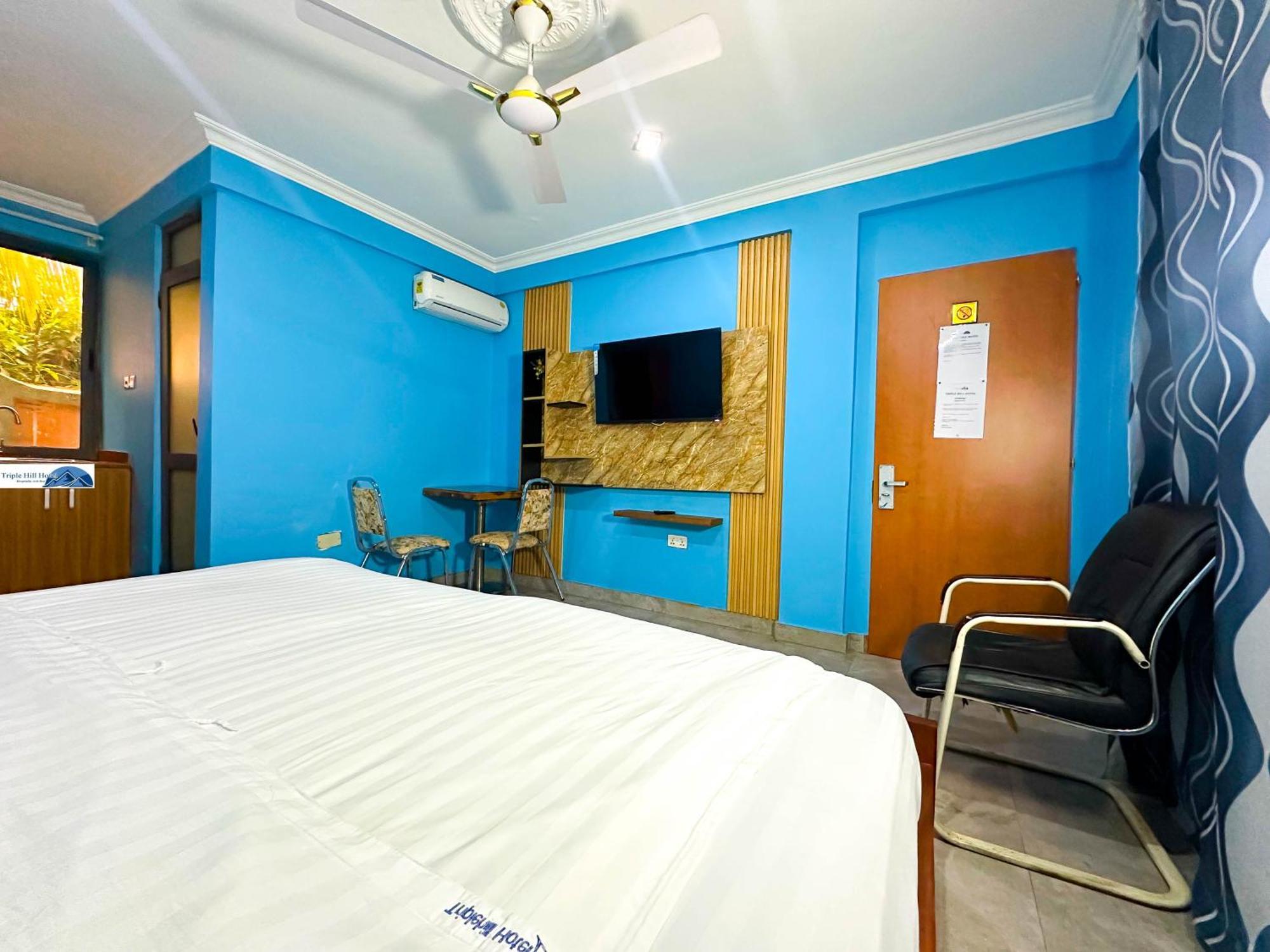Triple Hill Hotel Weija Buitenkant foto
