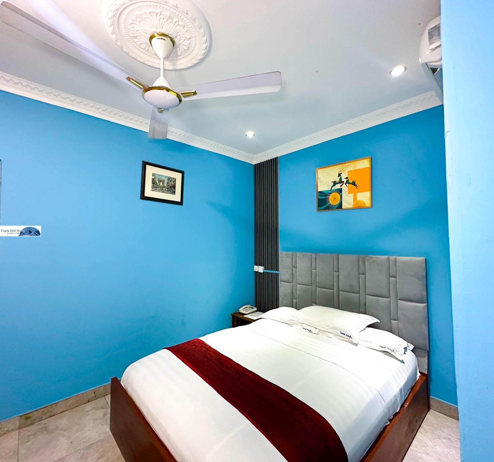 Triple Hill Hotel Weija Buitenkant foto