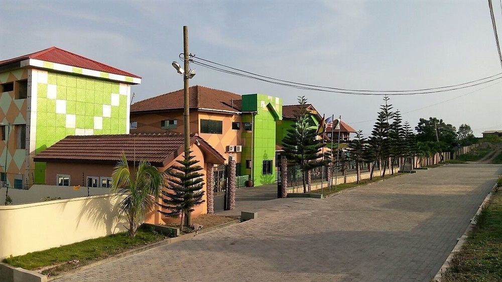 Triple Hill Hotel Weija Buitenkant foto